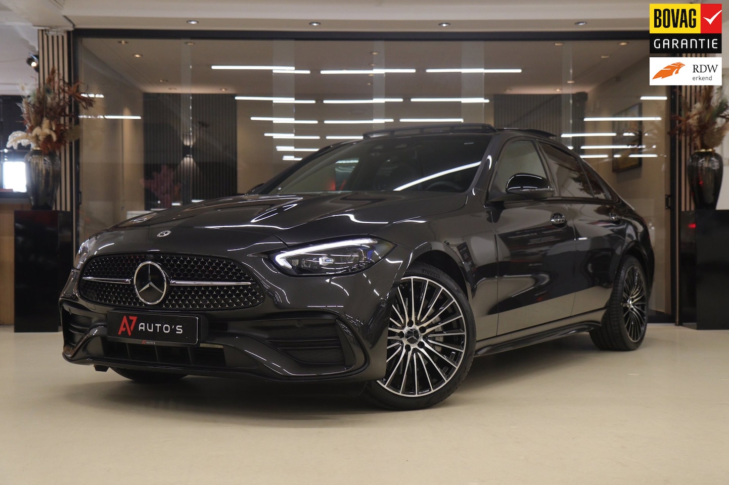 Mercedes-Benz C-klasse - 300 E AMG Line / PANO/HUD/CARPLAY/SFEERVERLICHTING/BOMVOL - AutoWereld.nl