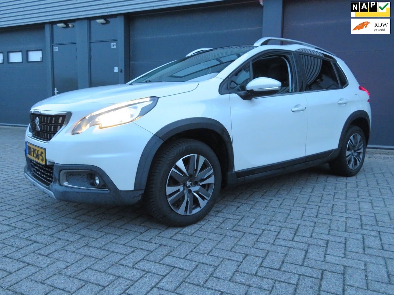 Peugeot 2008 - 1.2 PureTech Allure 95860 km nap apk 31-01-2027 - AutoWereld.nl