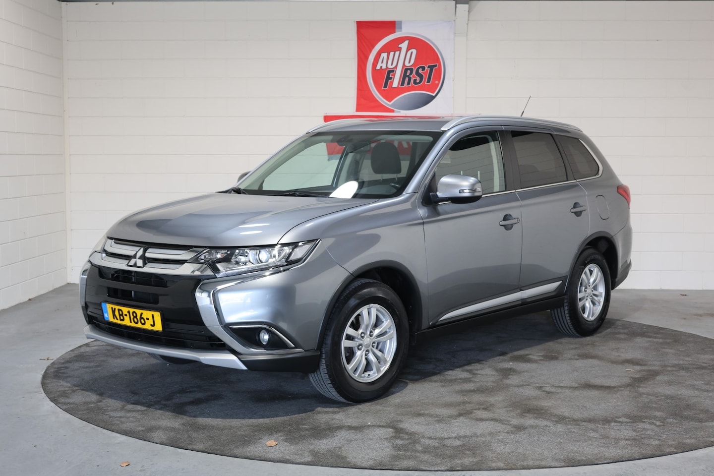Mitsubishi Outlander - 2.0 Business Edition 2.0 Business Edition, Automaat, 2e Eig. Cruise, Clima, Achteruitrijcamera, Trekhaak, Isofi - AutoWereld.nl
