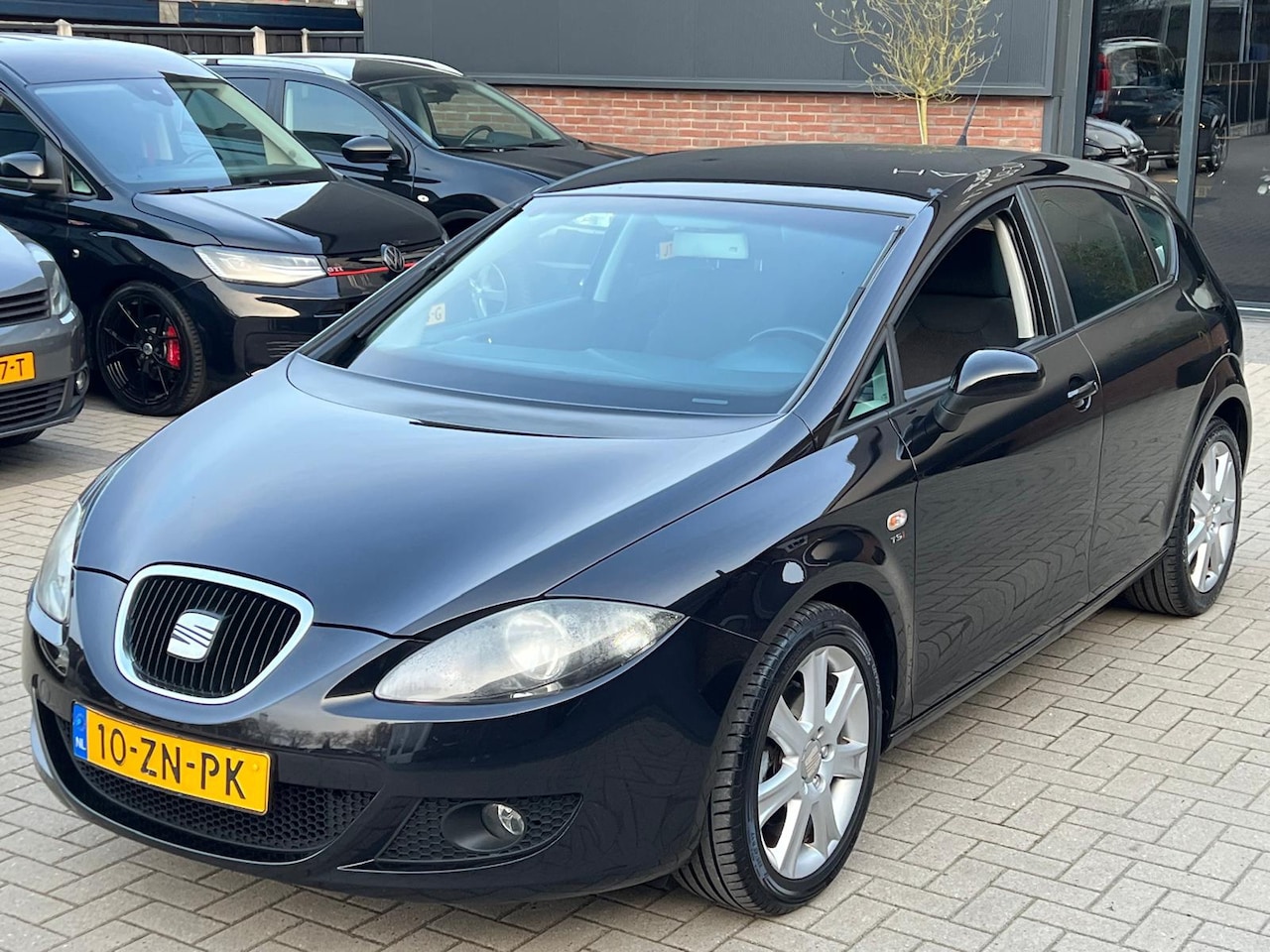 SEAT Leon - 1.4 TSI 125 PK Stylance CRUISE CLIMA PDC NIEUWE APK TREKHAAK L.M. VELGEN - AutoWereld.nl