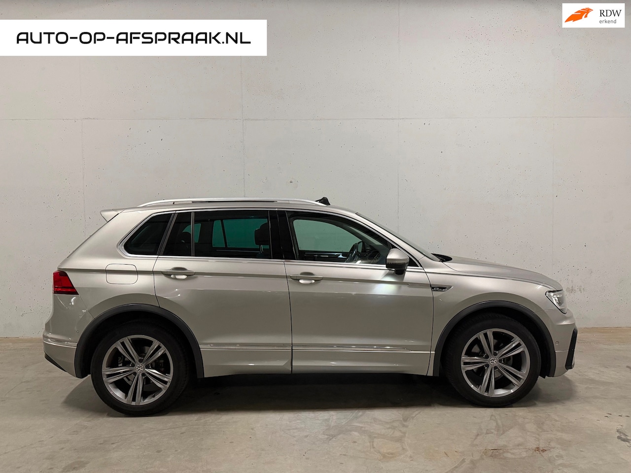 Volkswagen Tiguan - 1.4 R-line Highline Automaat Pano Virtual Camera - AutoWereld.nl