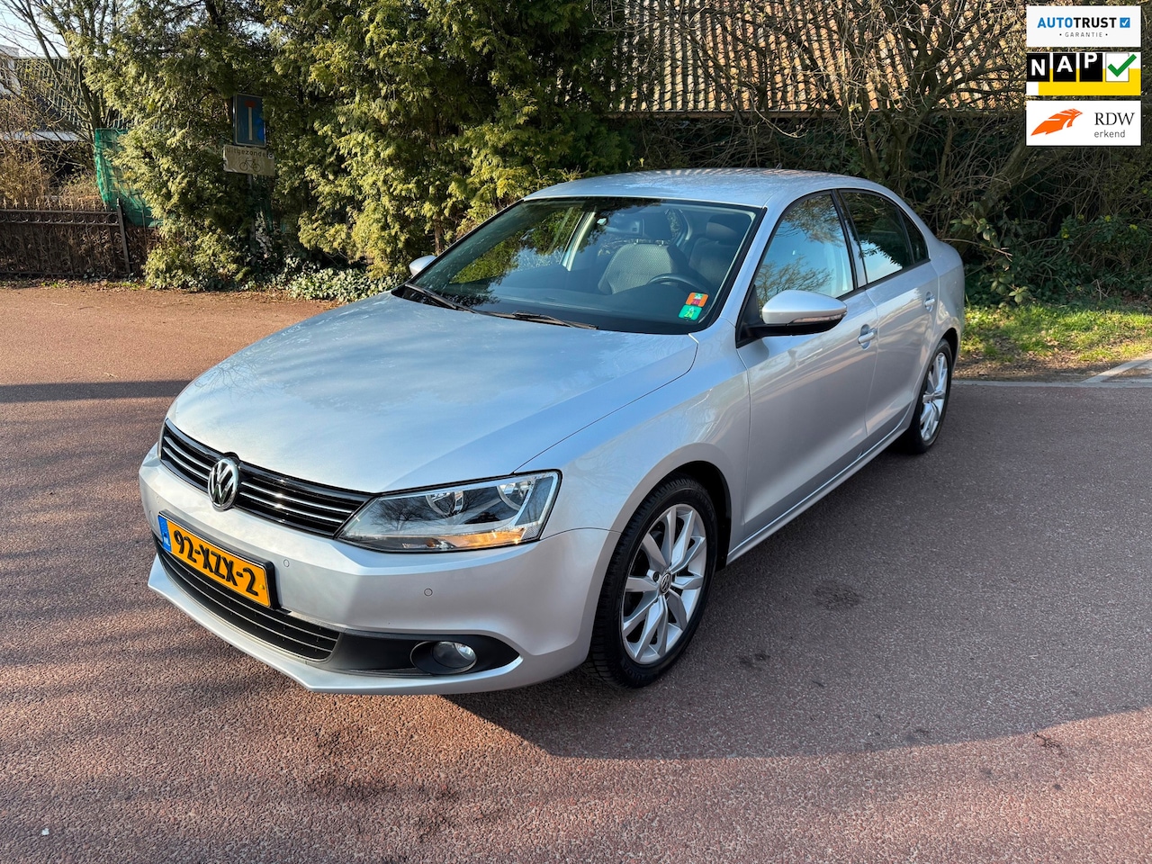 Volkswagen Jetta - 1.2 TSI Comfort Executive Line / Navi / Airco / NAP / PDC / Apk - AutoWereld.nl