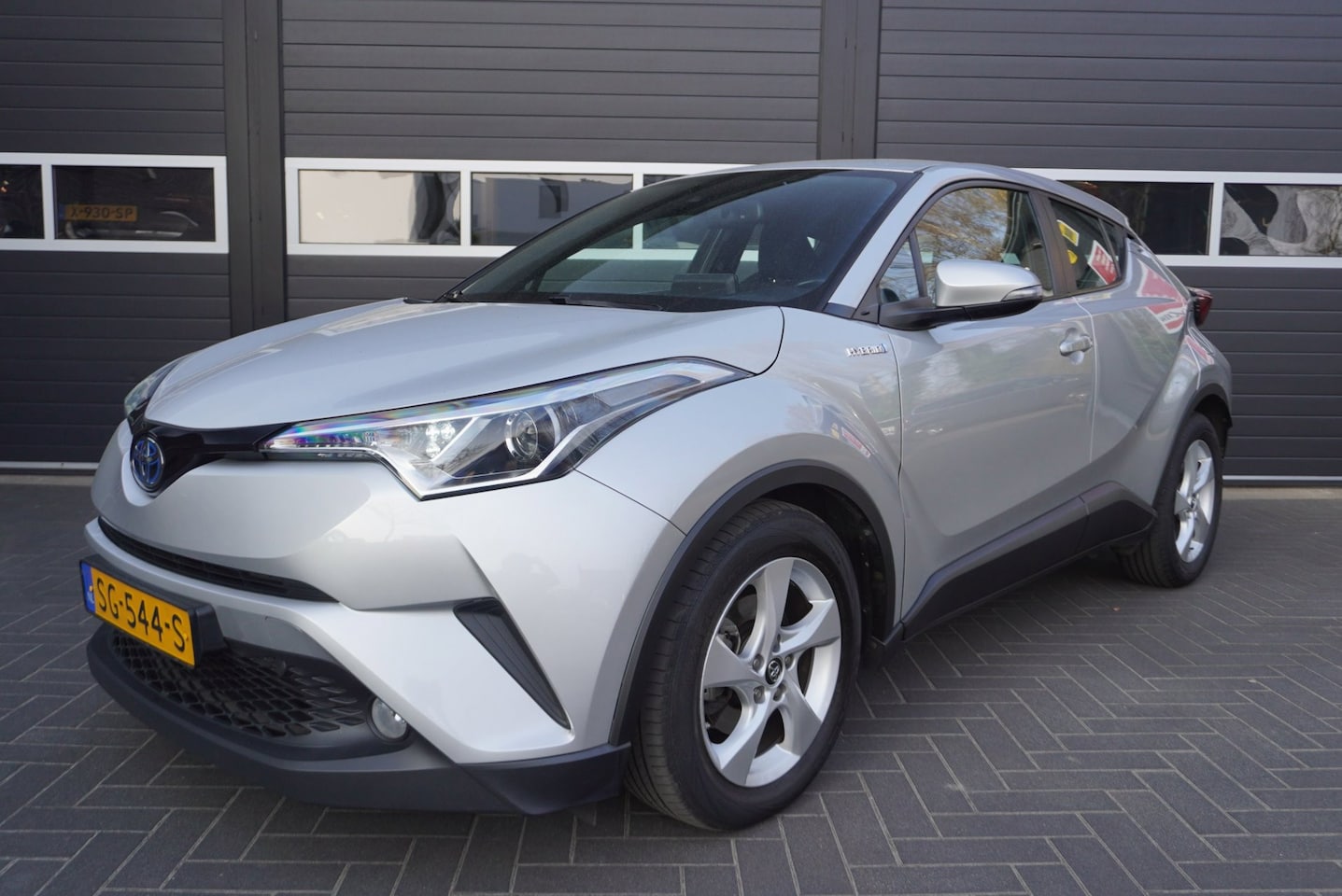 Toyota C-HR - 1.8 Hybrid Dynamic Aut/Cruise/Navi/Camera/Airco - AutoWereld.nl