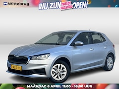 Skoda Fabia - 1.0 TSI Ambition / Navigatie / App connect / parkeersensoren / Lichtmetaal 15 inch / P4