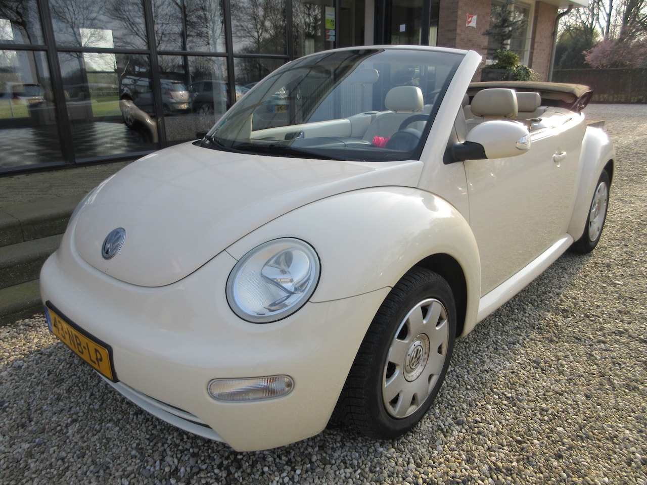 Volkswagen New Beetle Cabriolet - 1.6 - AutoWereld.nl