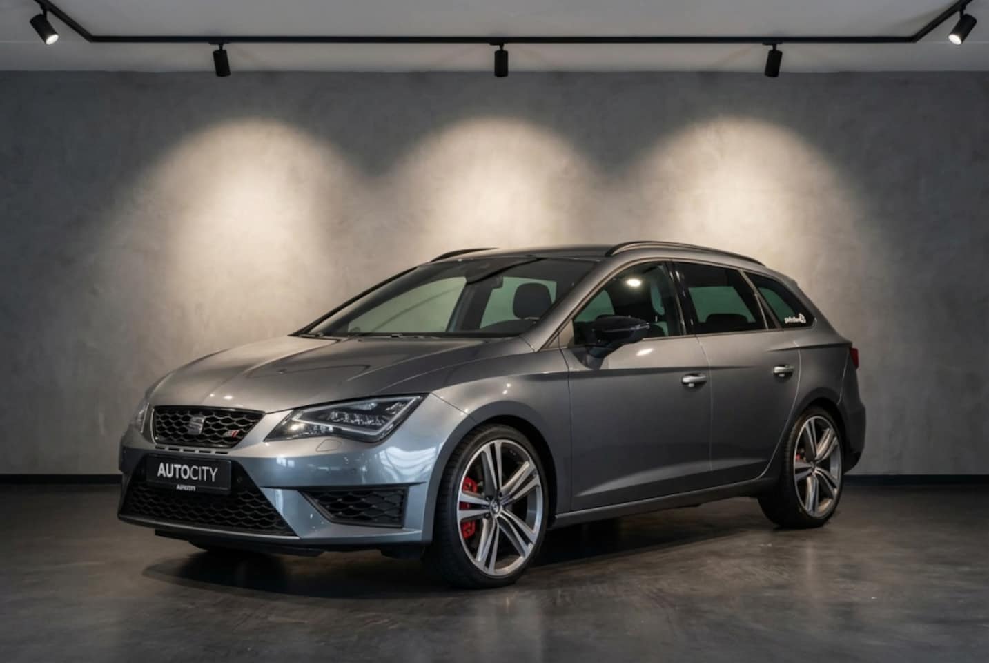 SEAT Leon ST - Cupra 2.0 TSI DSG 280 LED l Alcantara l Navi - AutoWereld.nl