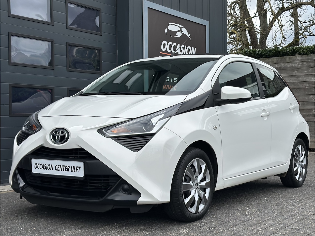 Toyota Aygo - CABRIO / CRUISE CONTR / AIRCO / NAVI / CAMERA ... - AutoWereld.nl
