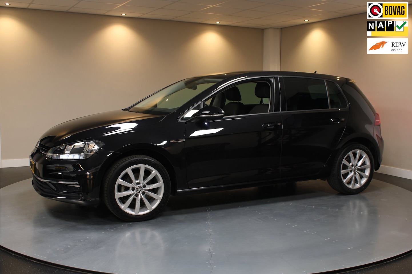 Volkswagen Golf - 1.0 TSI Highline *R-Line* Virtual-Dash|Carplay|Camera|Adapt.Cruise|DAB|NAP - AutoWereld.nl