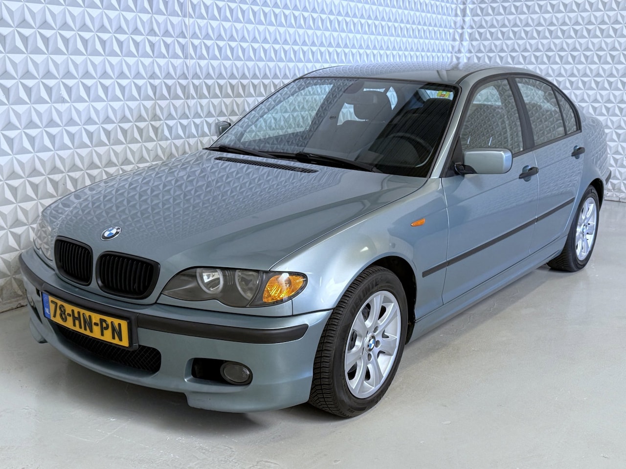 BMW 3-serie - 318i / SLAAT ROND GAAT NIET AAN! (2001) - AutoWereld.nl