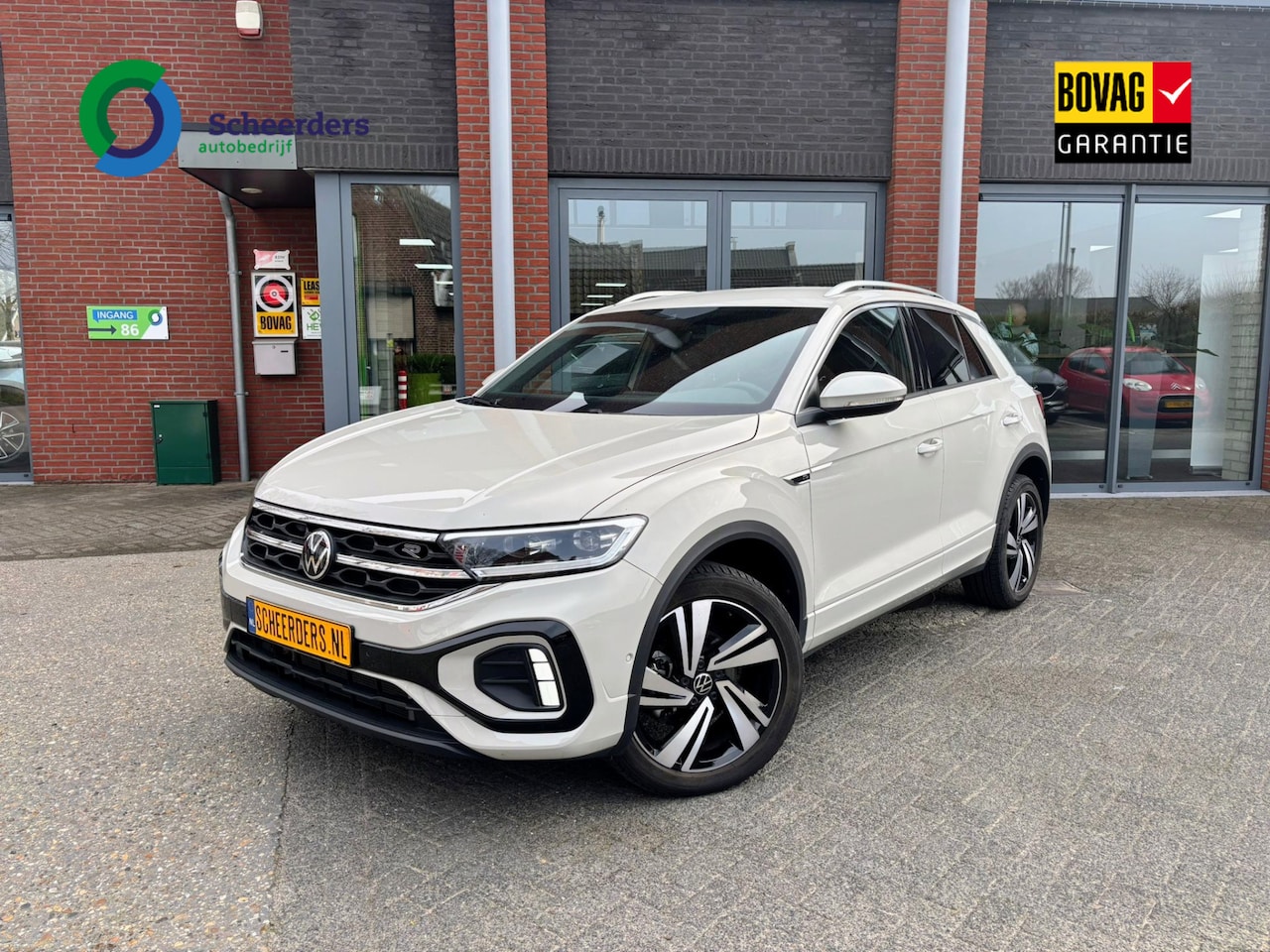 Volkswagen T-Roc - 1.5 TSI R-Line Business IQ LIGHT | CAMERA | BLIND SPOT | ACC | STOEL- EN STUURVERWARMING - AutoWereld.nl