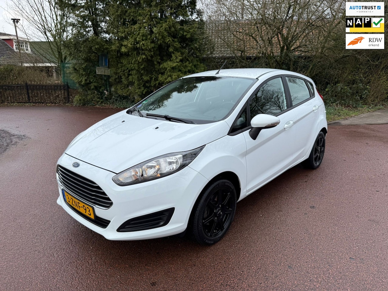 Ford Fiesta - 1.0 Style / Navi / Airco / Apk / NAP / pdc / Lm / Trekhaak - AutoWereld.nl