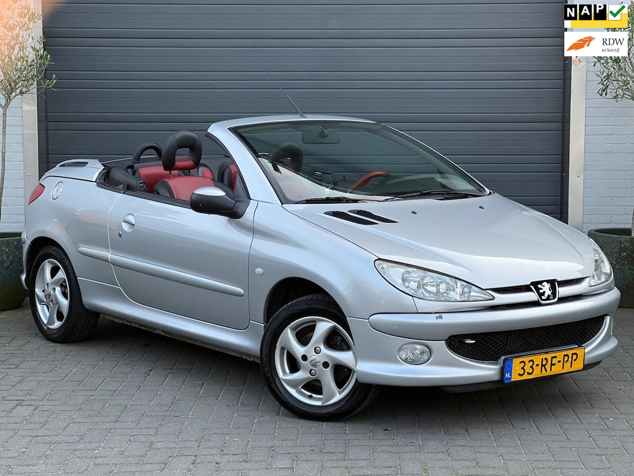 Peugeot 206 CC - 1.6-16V | Cabrio | 103DZ KM | NAP | Nw. Riem | Leder | Goed onderhouden | - AutoWereld.nl
