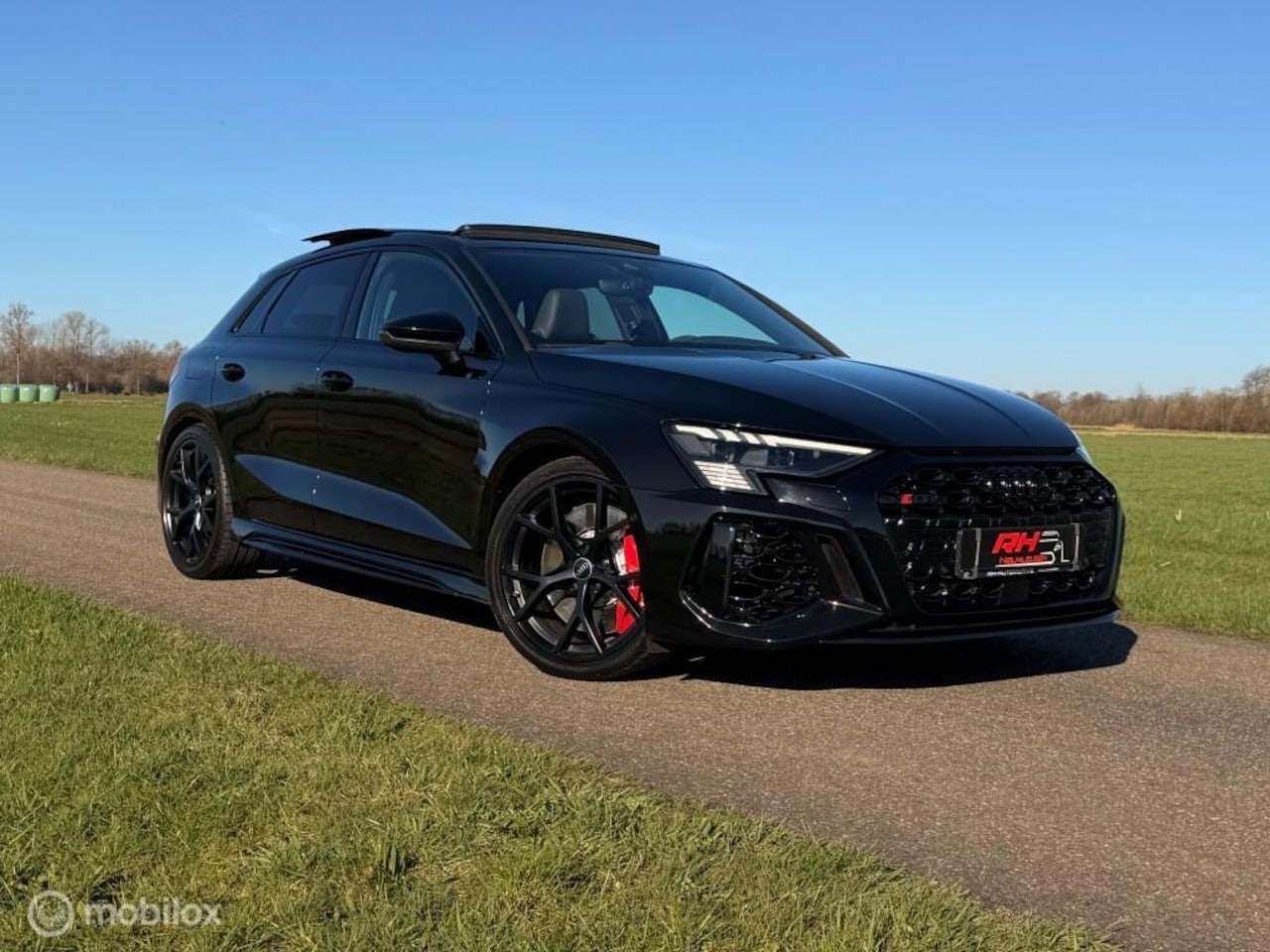 Audi RS3 - 2.5 TFSI RS3 Full option ! PANO/KEYLESS/HEAD-UP/ - AutoWereld.nl