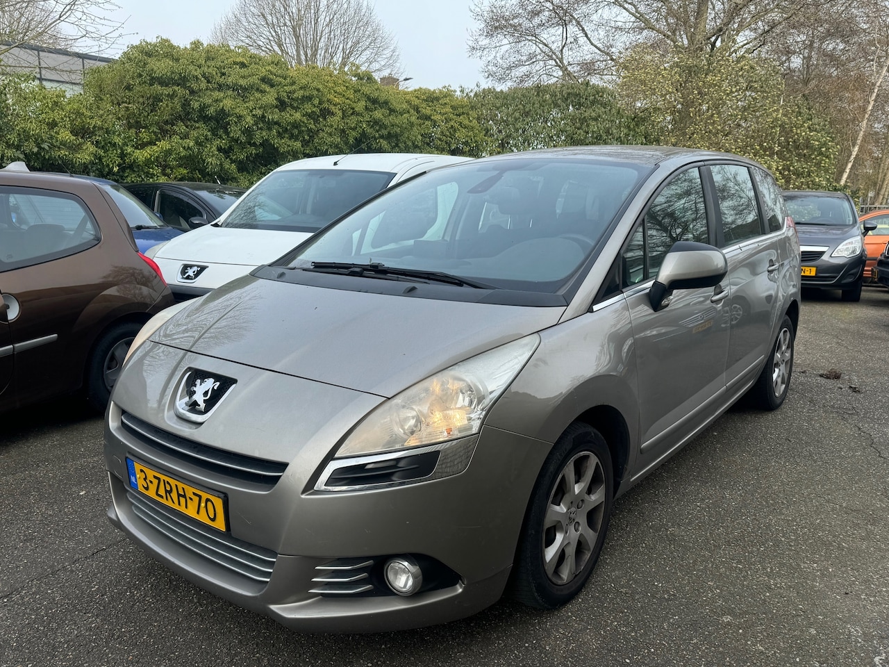Peugeot 5008 - 1.6 HDiF ST 7P | Clima | Navi | Automaat - AutoWereld.nl