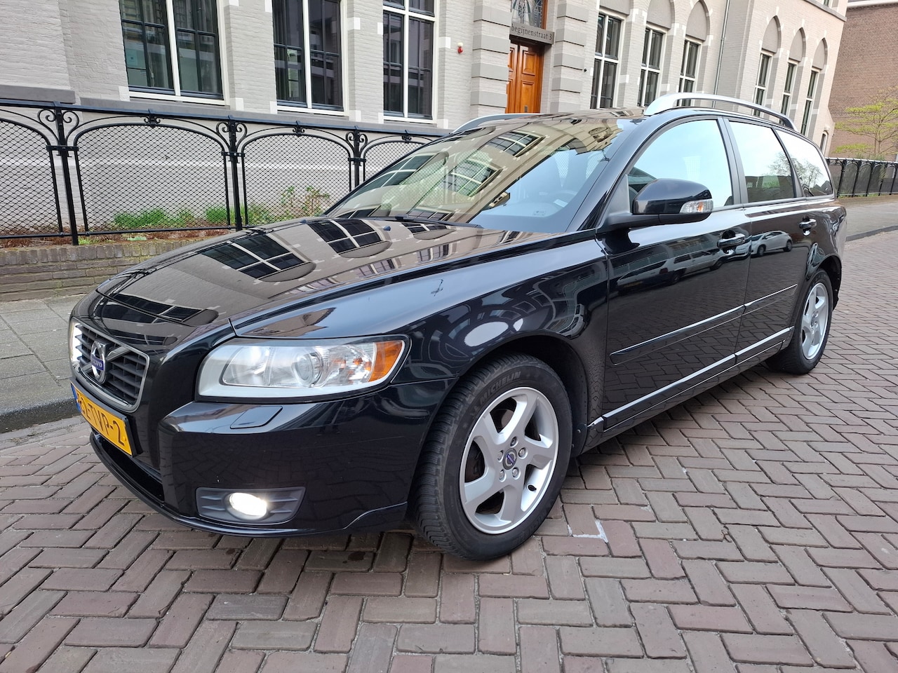 Volvo V50 - 2.0 Limited Edition | Leder | Trekhaak | Navigatie | Climate Control | Parkeer sensoren | Stoelverwarming | Et - AutoWereld.nl