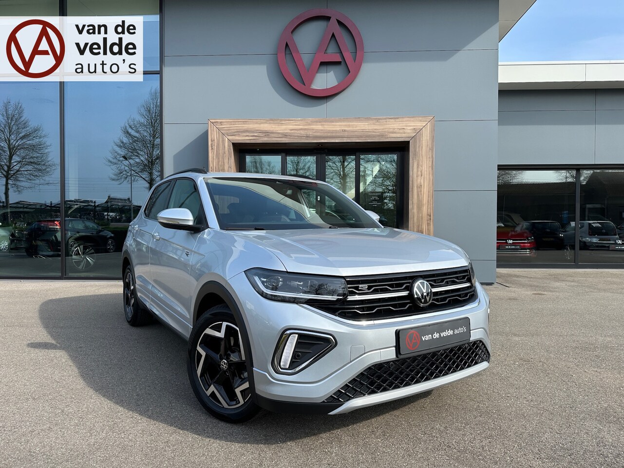Volkswagen T-Cross - 1.5 TSI 150pk DSG R-Line | Camera | Trekhaak | Navi | IQ light | Rijklaar incl. garantie - AutoWereld.nl