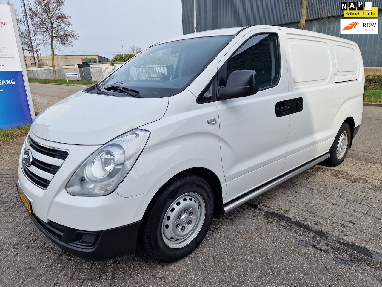 Hyundai H 300 - 2.5 CRDi Dynamic 2.5 CRDi Dynamic, Apk, Nap, HONDEN VERVOER, Inruil mogelijk. - AutoWereld.nl