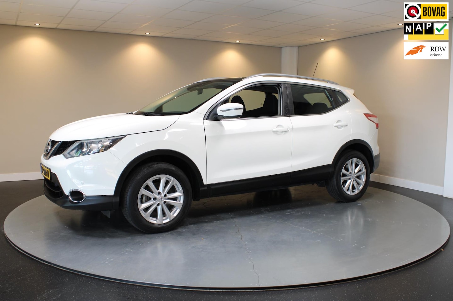Nissan Qashqai - 1.2 Acenta *2de Eigenaar* Trekhaak|Panodak|Cruise - AutoWereld.nl