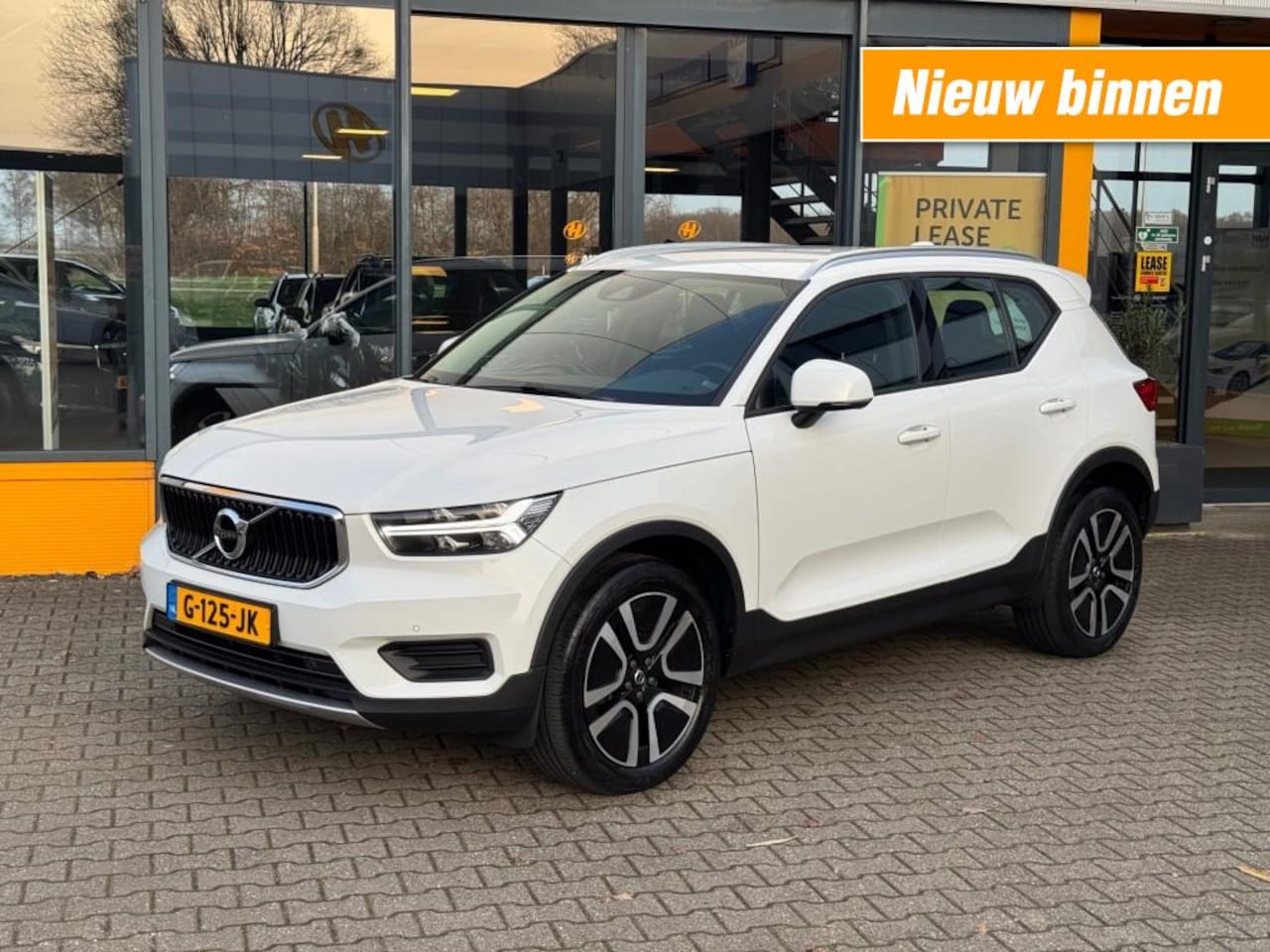 Volvo XC40 - 1.5 T3 Momentum Pro - camera - navi - elec achterklep - AutoWereld.nl