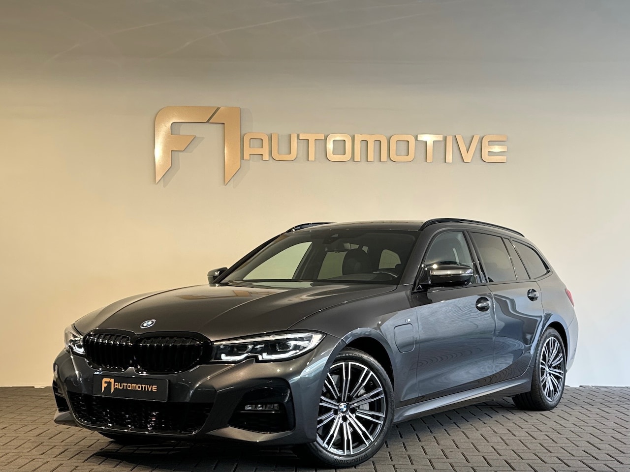 BMW 3-serie Touring - 330e M Sport Keyless|HuD|Memory|Trekhaak - AutoWereld.nl