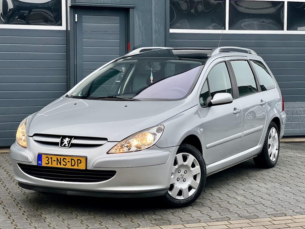 Peugeot 307 SW - 2.0 16V *7 ZITS*AUTOMAAT*TREKHAAK - AutoWereld.nl
