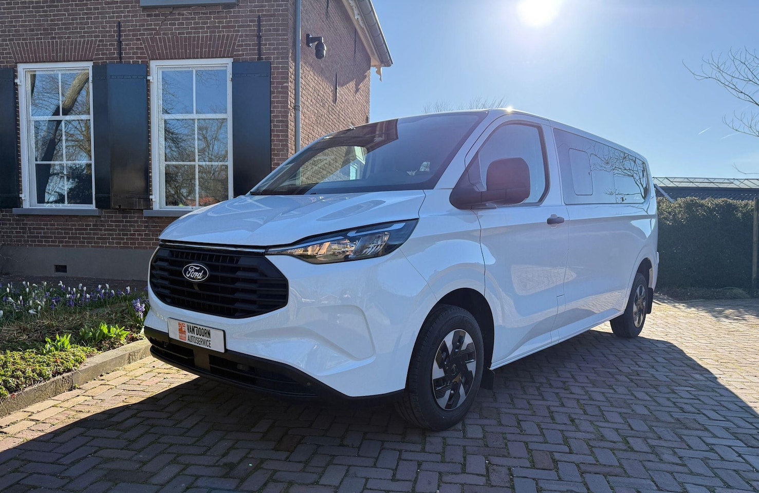 Ford Transit Custom - 340 2.5 PHEV L2H1 Trend Plug-in Hybrid – Nieuw!! 3 stuks op voorraad - AutoWereld.nl