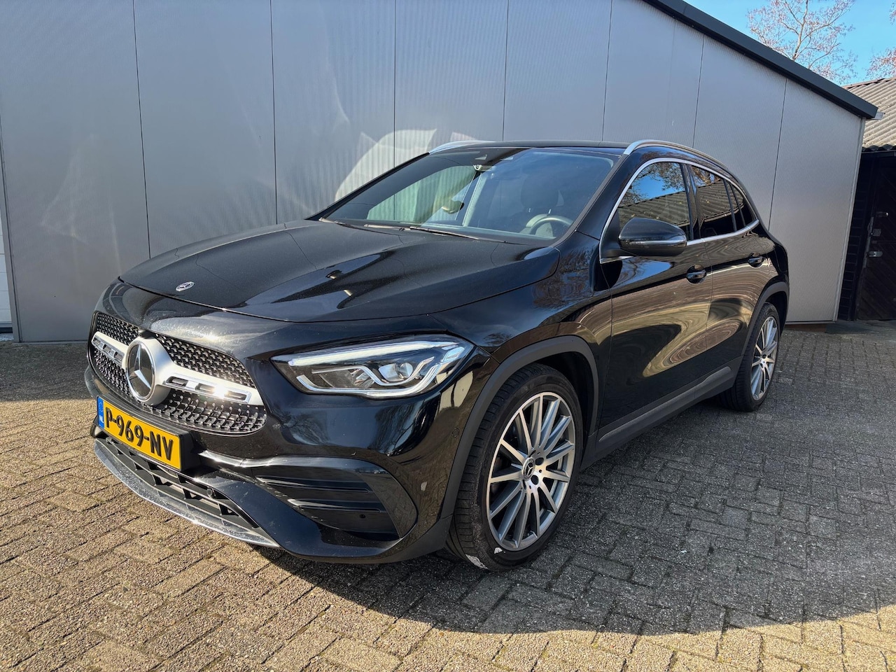 Mercedes-Benz GLA-Klasse - 180 AMG Line | Led | Sfeerverlichting | Camera | Stoelverwarming - AutoWereld.nl