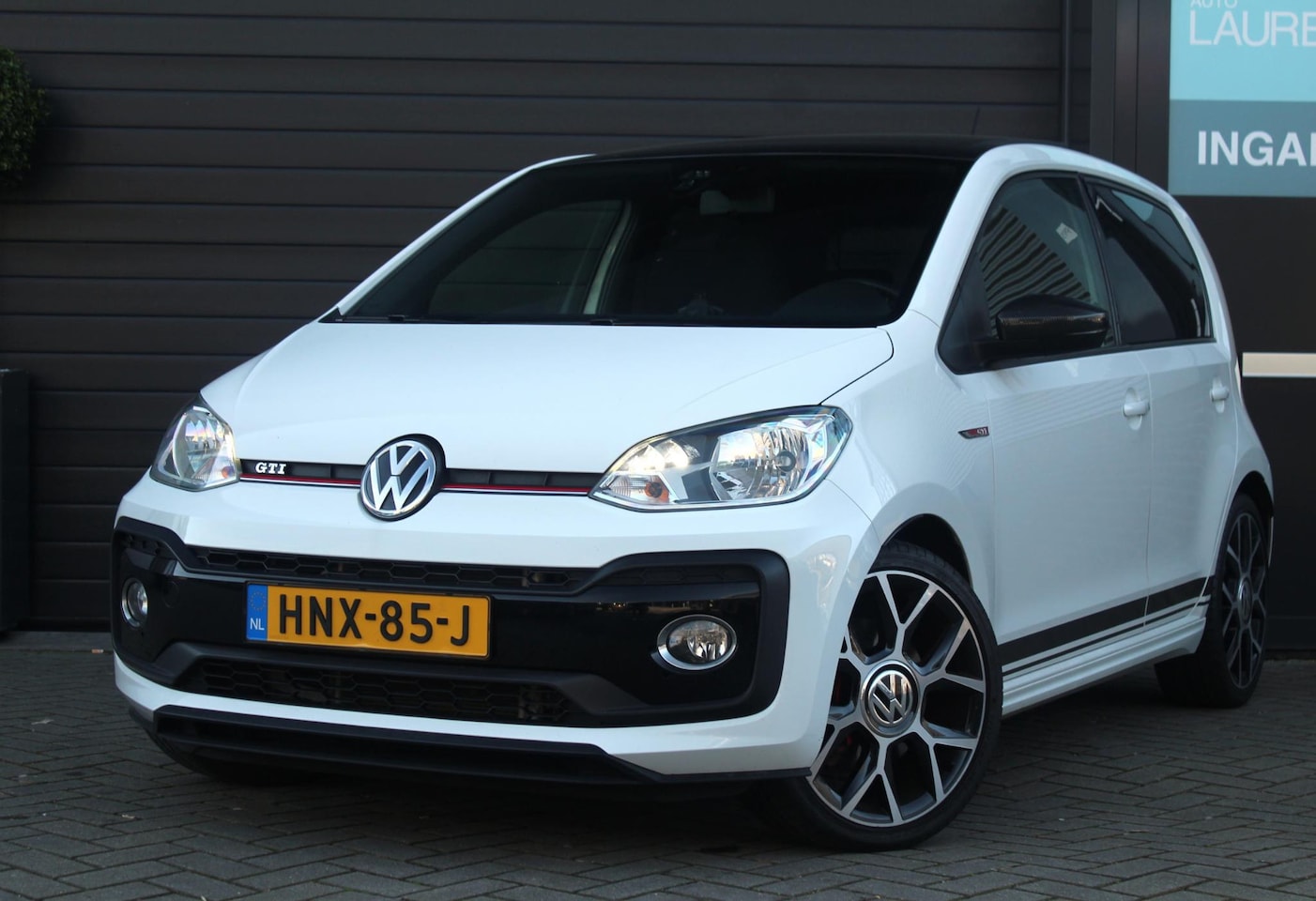 Volkswagen Up! - 1.0 TSI GTI | Panoramadak | Beats | Camera | Climate control | Dealer onderhouden - AutoWereld.nl