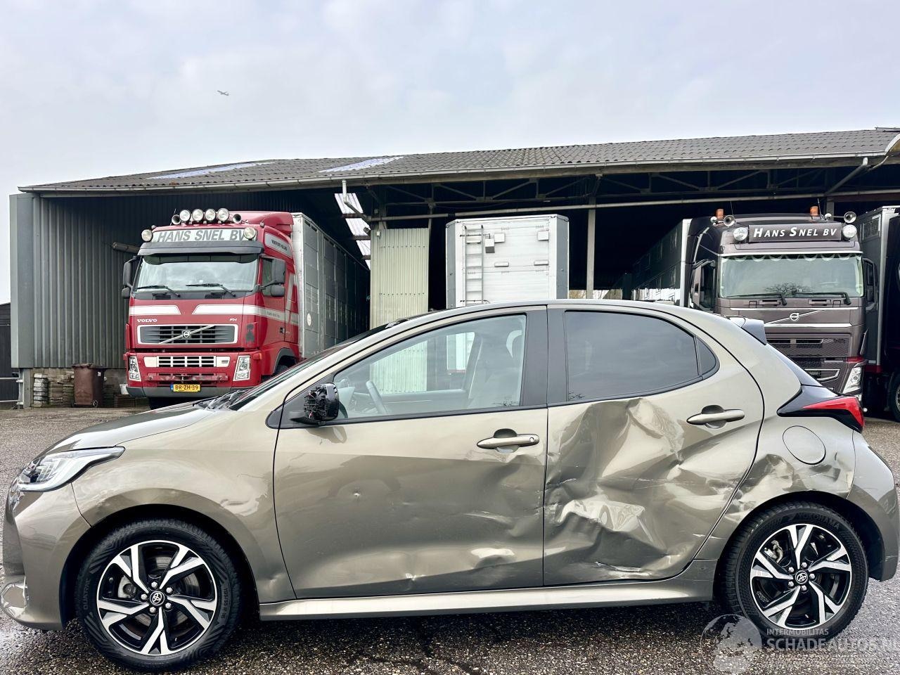 Toyota Yaris - gereserveerd 1.5 Hybrid 115 automaat First Edition - nap - facelift - navi - camera - keyl - AutoWereld.nl