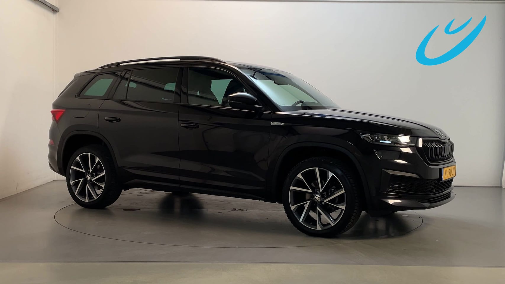 Skoda Kodiaq - 1.5 TSI 150pk DSG Sportline Business Panoramadak Alcantara Camera Stoelverwarming - AutoWereld.nl