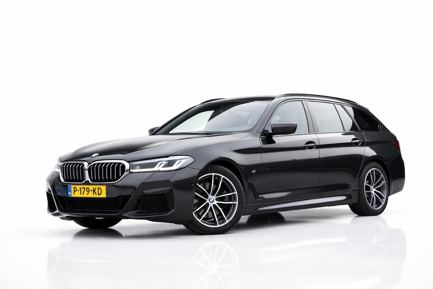 BMW 5-serie Touring - 520i M-Sport | LASERLIGHT | NAP | DEALER ONDERHOUDEN | APPLE CARPLAY | ANDRIOD AUTO | SFEE - AutoWereld.nl