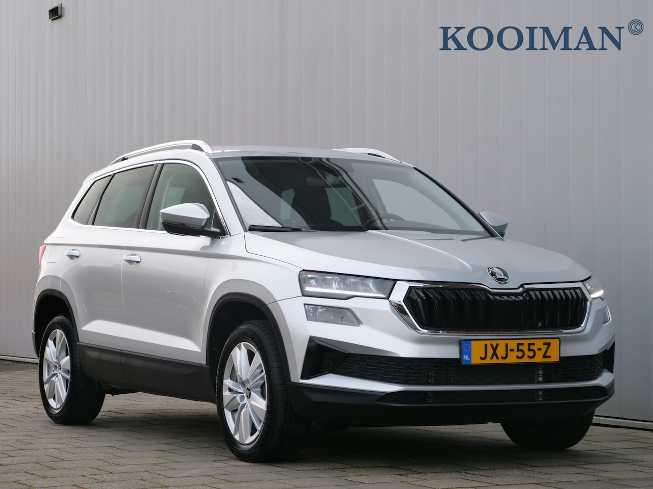 Skoda Karoq - 1.5 TSI ACT Greentech Selection 150 Pk DSG-7 Automaat DAB / Apple Carplay / Camera / PDC - AutoWereld.nl