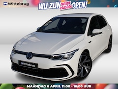 Volkswagen Golf - 1.5 eTSI 150pk R-Line DSG Automaat / Head-up Display / Camera / Stuur & Stoelverwarming /