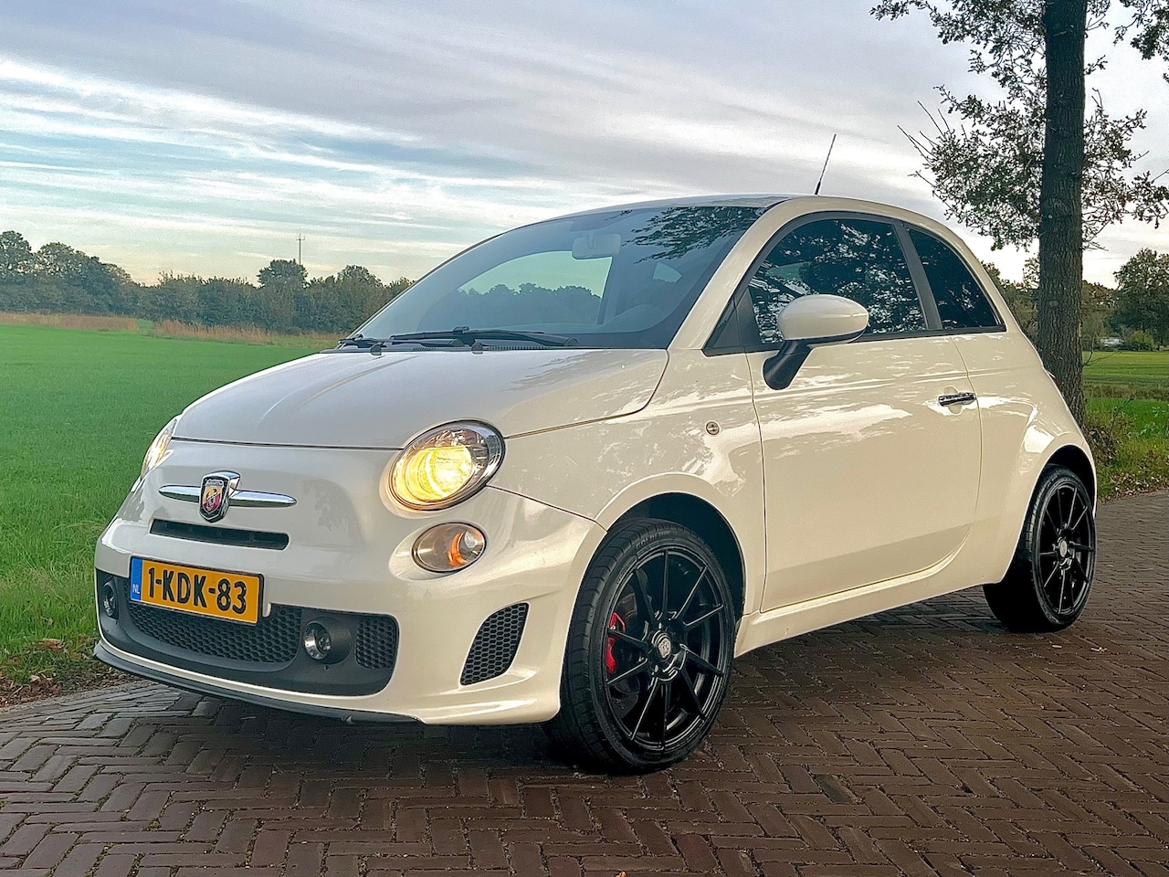 Fiat 500 Abarth - 1.2 Sport Design Leder|Airco|Carplay LED - AutoWereld.nl