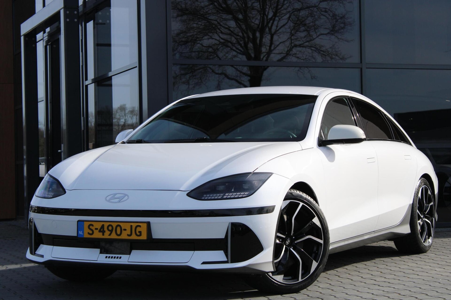 Hyundai IONIQ 6 - Connect 77.4 kWh | Trekhaak | Head-up | ACC | 97,6% SOH - AutoWereld.nl