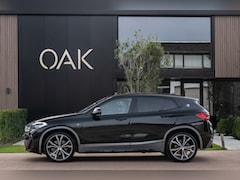 BMW X2 - sDrive20i M-Sport | Navigatie | Panorama | Alcantara | Head-Up | 20"LM | Saphire Zwart