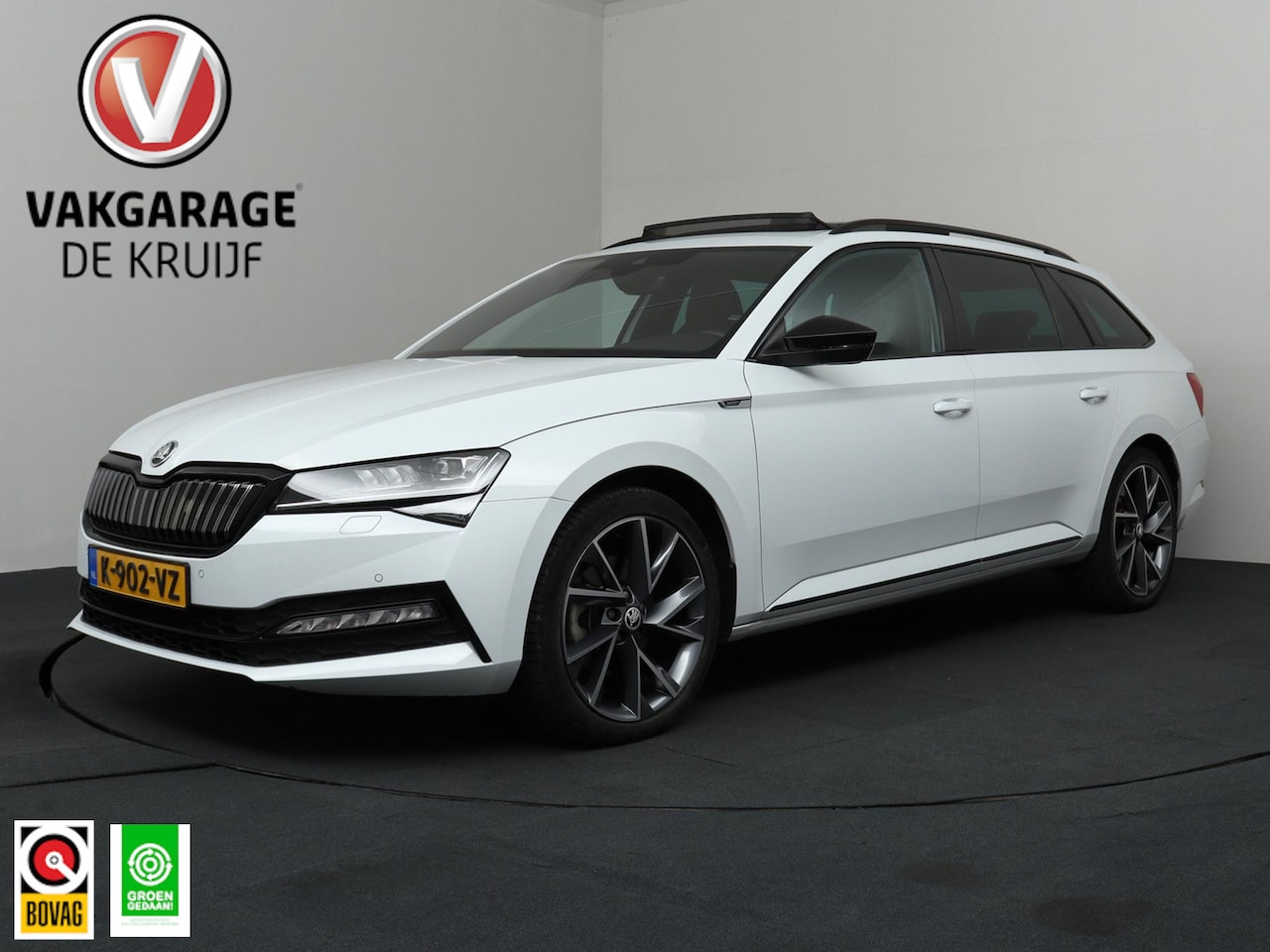 Skoda Superb Combi - 1.4 TSI iV Sportline Business | Trekhaak | ACC | Camera | Elektrisch Panoramadak! - AutoWereld.nl