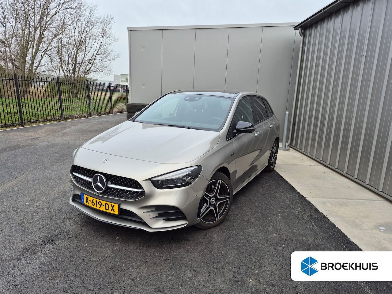 Mercedes-Benz B-klasse - 250 e Business Solution AMG Limited | Trekhaak | Achteruitrijcamera | Glazenpanorama-dak | - AutoWereld.nl