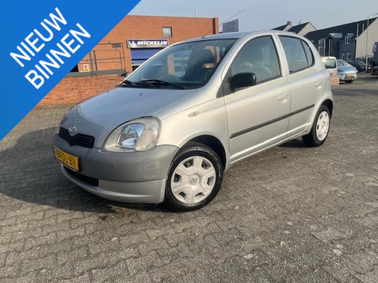 Toyota Yaris - 1.0-16V VVT-i Terra 1.0-16V VVT-i Terra, nwe APK tm 19-5-2027 Rijklaar - AutoWereld.nl