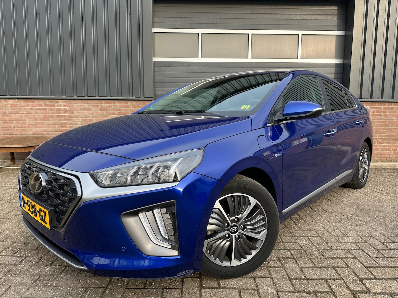Hyundai IONIQ - 1.6 GDi PHEV Premium Stuurverw, Stoelkoeling - AutoWereld.nl