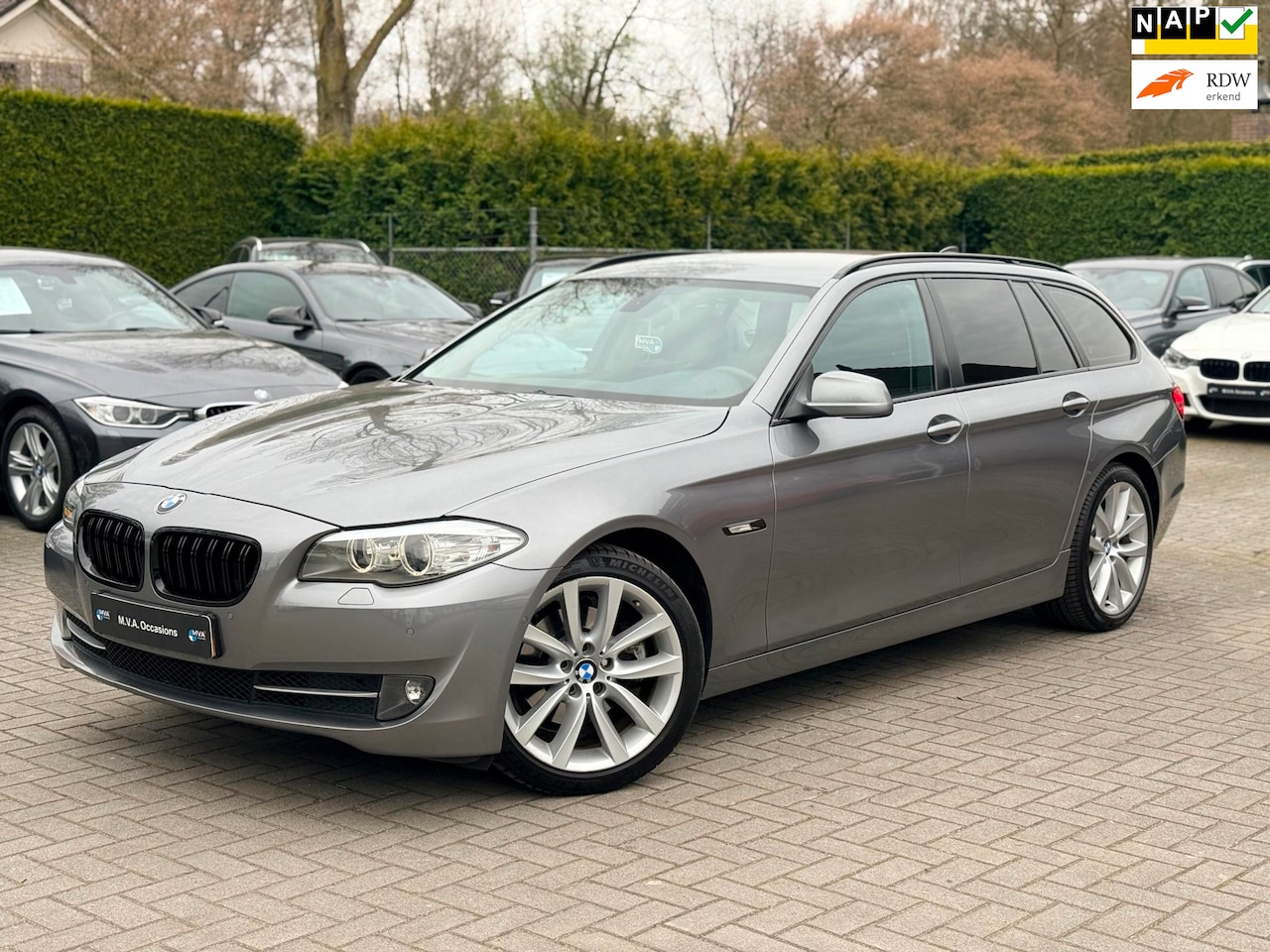 BMW 5-serie Touring - 523i Executive|Trekhaak|Navigatie|Automaat|Climate control|Cruise control|Nette staat.. - AutoWereld.nl