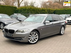 BMW 5-serie Touring - 523i Executive|Trekhaak|Navigatie|Automaat|Climate control|Cruise control|Nette staat
