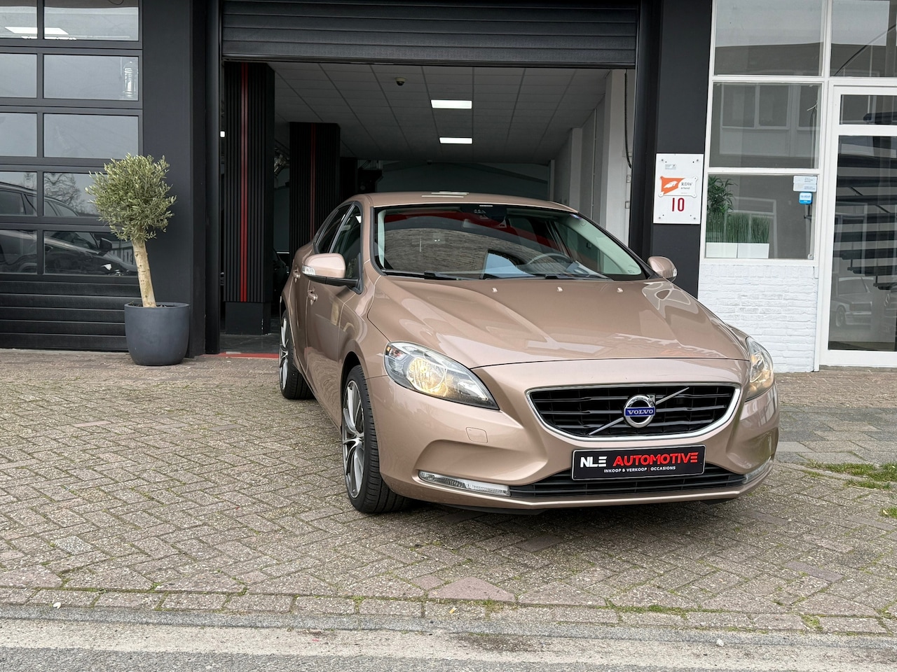 Volvo V40 - 1.6 T3 Momentum 1.6 T3 Momentum - AutoWereld.nl