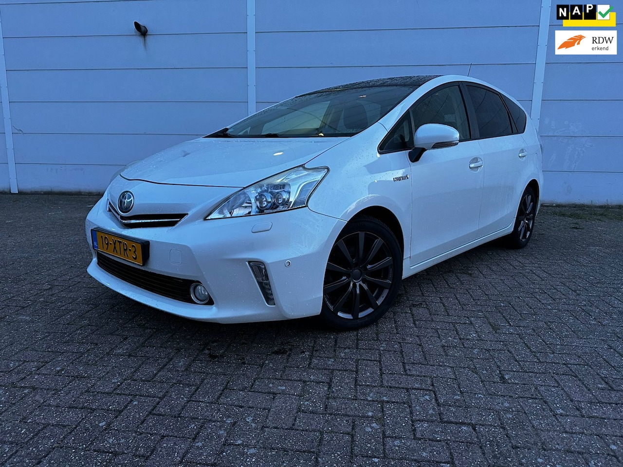 Toyota Prius Wagon - 1.8 Dynamic Business 96g - AutoWereld.nl