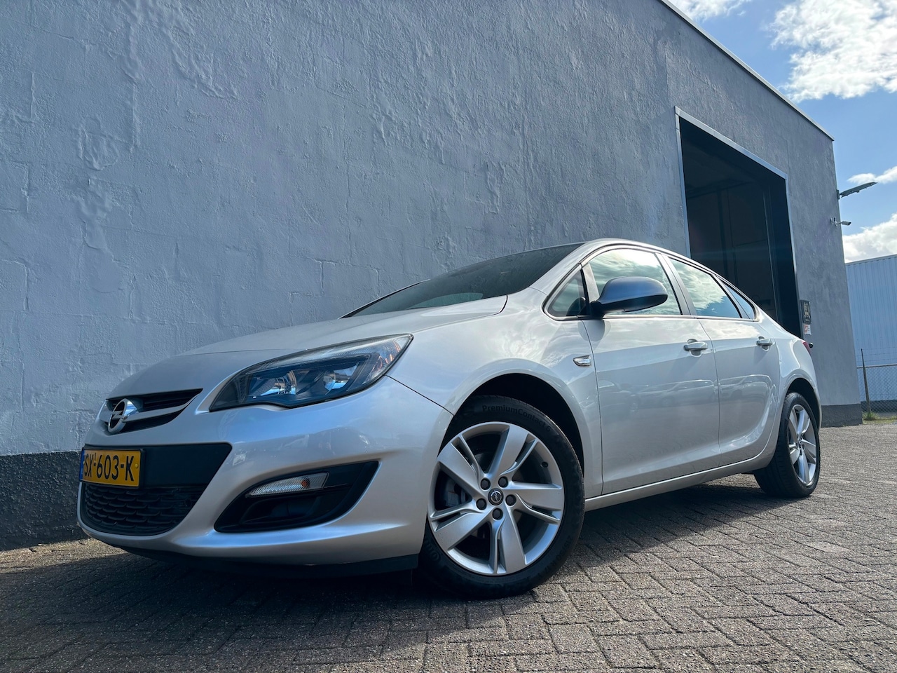 Opel Astra - 1.6 Sport - Cruise Control - Airco - AutoWereld.nl