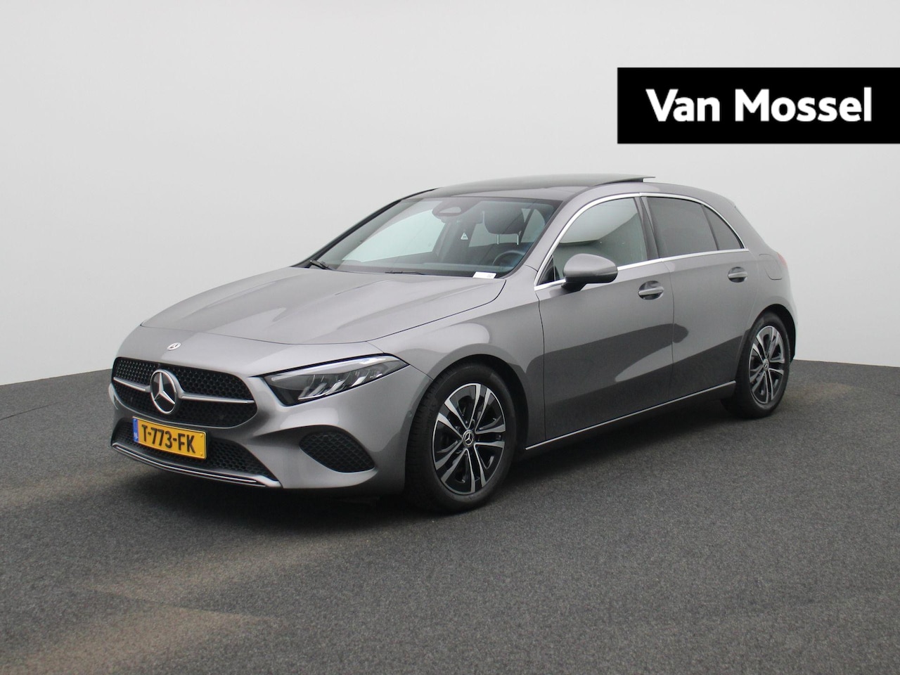 Mercedes-Benz A-klasse - 180 Business Line | Automaat | Panorama dak | Leder | DAB | Navigatie | Bluetooth | Camera - AutoWereld.nl
