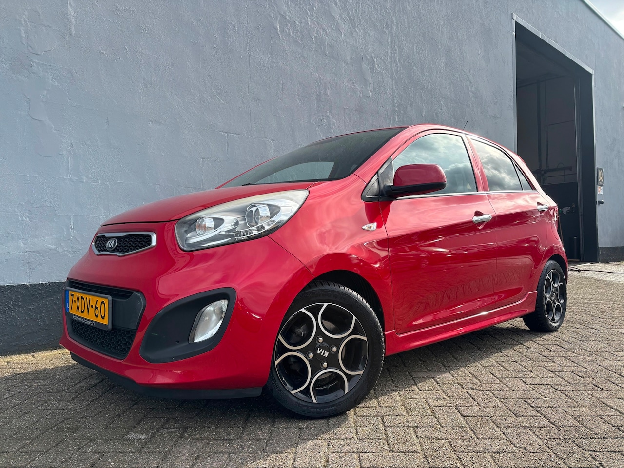 Kia Picanto - 1.0 CVVT World Cup Ed. 5-Deurs - Airco - LMV - AutoWereld.nl