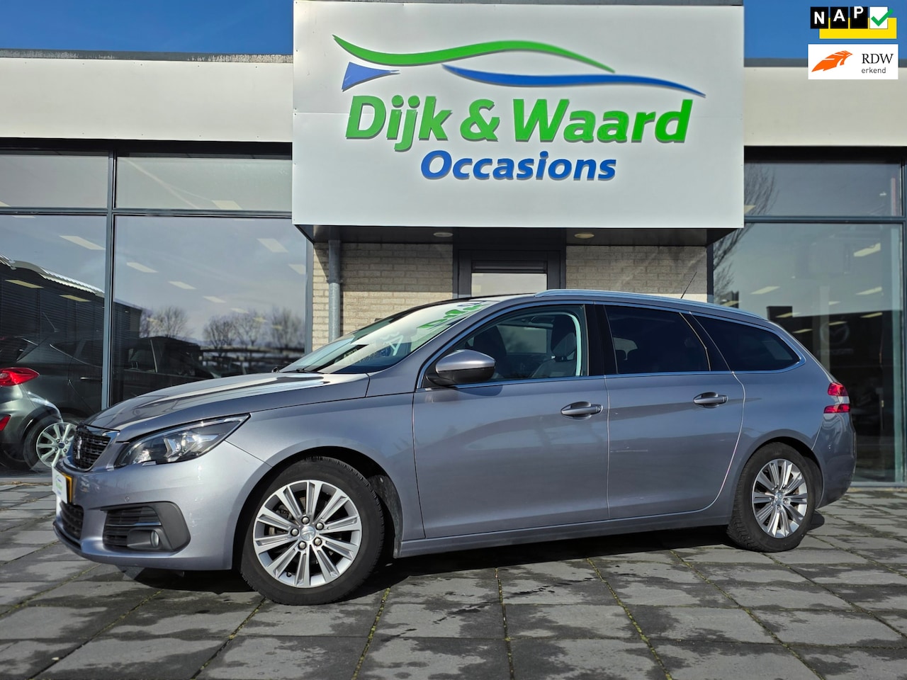 Peugeot 308 SW - 1.2 PureTech Blue Lease Premium – Panoramadak – Cruise – NAP – Ruime gezinsauto - AutoWereld.nl