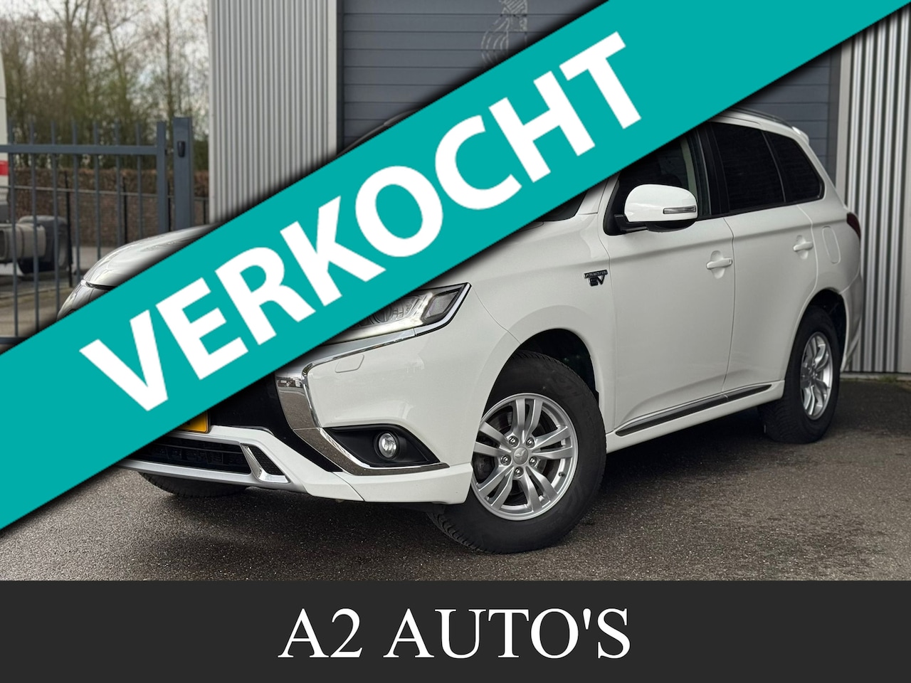 Mitsubishi Outlander - 2.4 PHEV Pure Automaat|Navi|Camera - AutoWereld.nl
