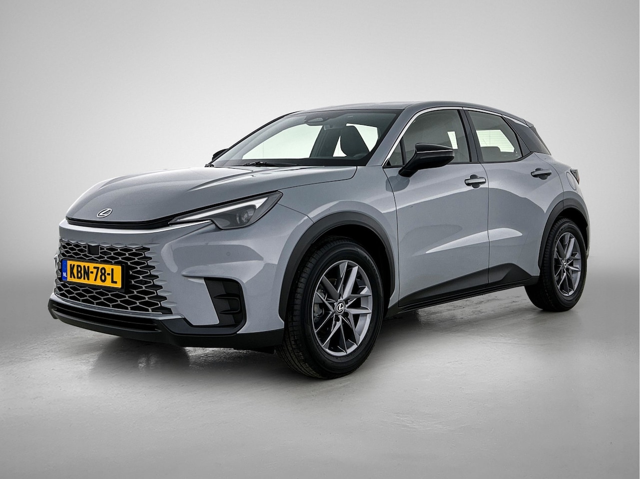 Lexus LBX - 2WD | Parkeersensoren | Blind Spot Monitor | Apple CarPlay / Android Auto | - AutoWereld.nl